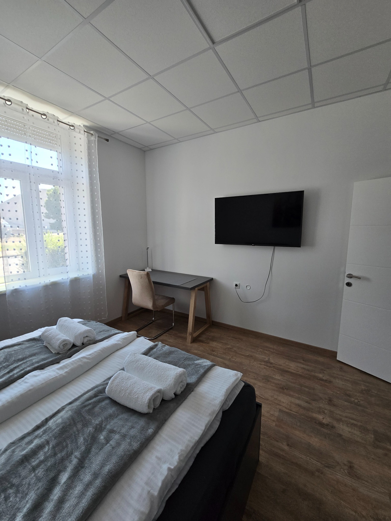 Porta Zsolnay hálószoba TV-vel